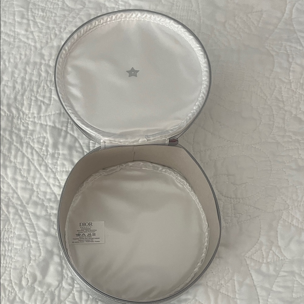 Christian Dior Elegant Silver and White Case - Picture 2 of 4